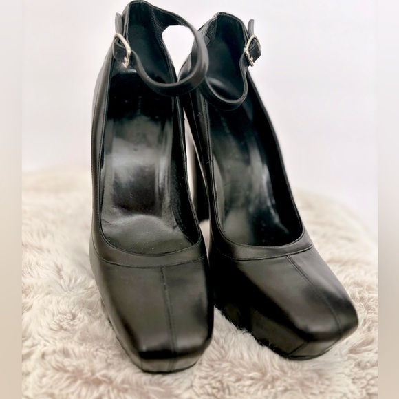 BALENCIAGA DESIGNER BLACK LEATHER PUMPS HAND MADE ITALY ALMOND TOE BUCKLE SZ 7 - Picture 5 of 16